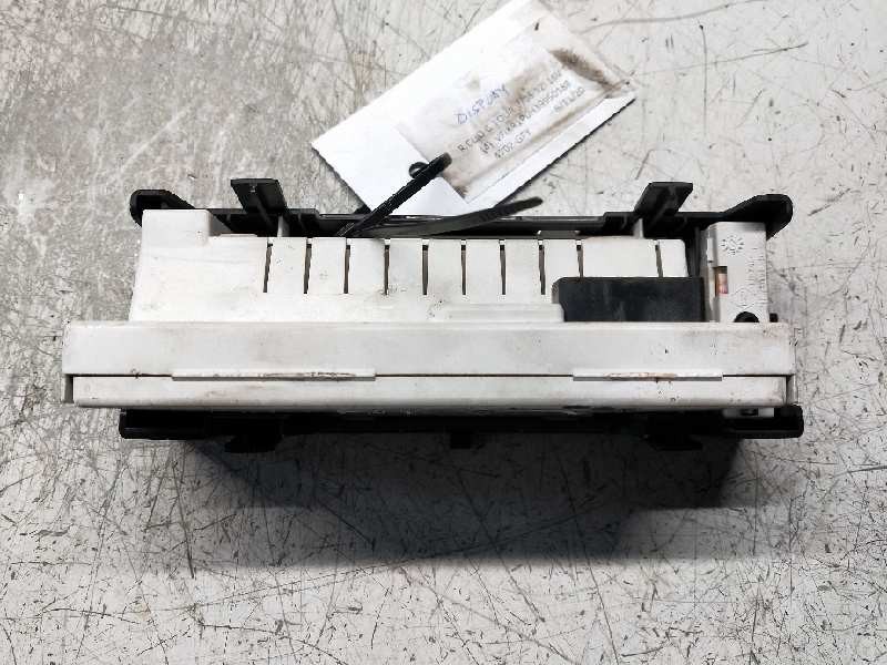 Recambio de pantalla multifuncion para renault clio grandtour dynamique referencia OEM IAM 8200722451  