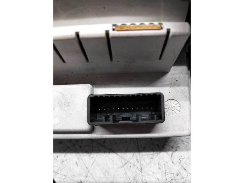 Recambio de pantalla multifuncion para renault clio grandtour dynamique referencia OEM IAM 8200722451  