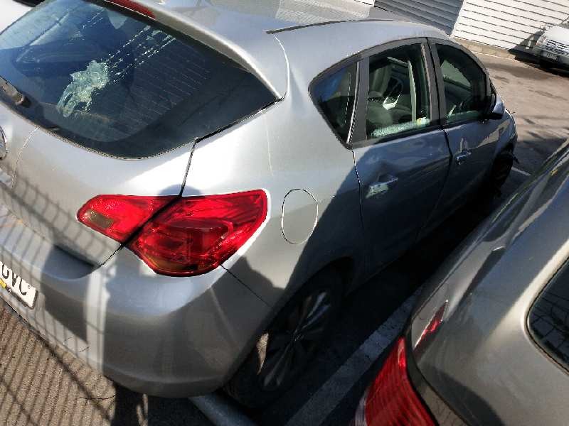 opel astra j lim. del año 2010