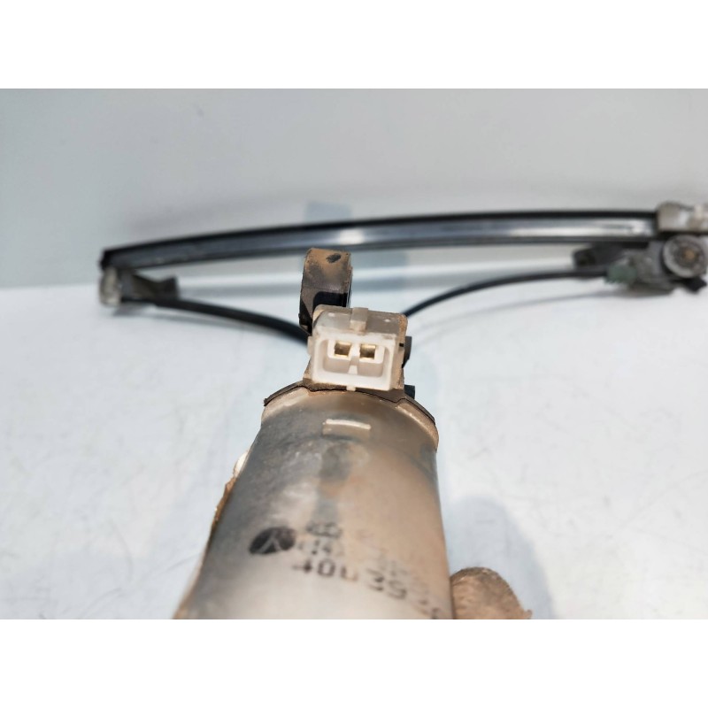 Recambio de elevalunas delantero izquierdo para peugeot 106 (s2) 1.5 diesel cat (tud5 / vjx) referencia OEM IAM 400393A  5P Recambio de elevalunas delantero izquierdo para peugeot 106 (s2) 1.5 diesel cat (tud5 / vjx) referencia OEM IAM 400393A  5P