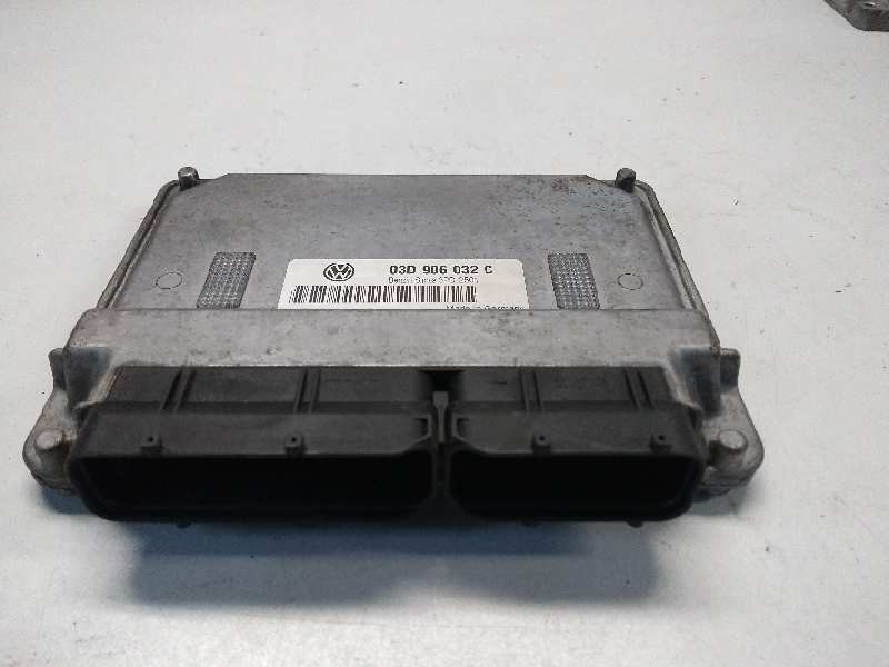 Recambio de centralita motor uce para volkswagen polo (9n1) trendline referencia OEM IAM 03D906032C 5WP4012405 SIMOS3PD