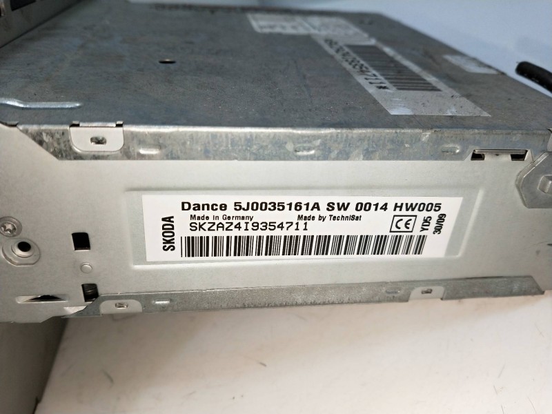 Recambio de sistema audio / radio cd para skoda fabia (5j2 ) 1.4 tdi referencia OEM IAM 5J0035161A  