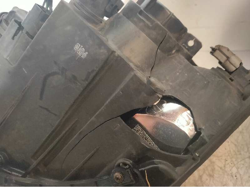Recambio de faro derecho para ssangyong kyron 200 xdi limited referencia OEM IAM   