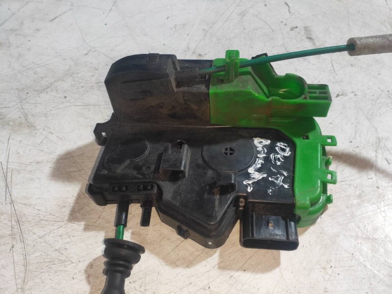 Recambio de motor cierre centralizado delantero derecho para hyundai i40 cw gl tecno referencia OEM IAM 813203Z010  