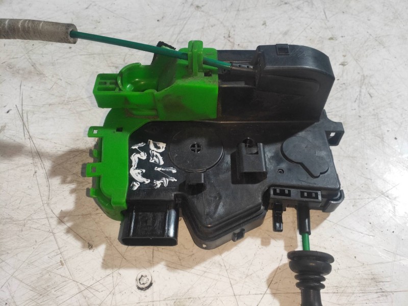 Recambio de motor cierre centralizado delantero izquierdo para hyundai i40 cw gl tecno referencia OEM IAM 813103Z030  