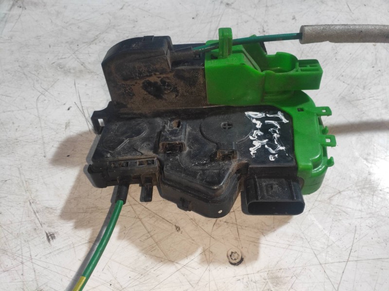 Recambio de motor cierre centralizado trasero derecho para hyundai i40 cw gl tecno referencia OEM IAM 814203Z010  