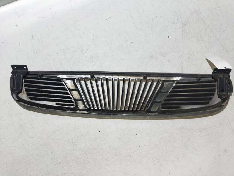 Recambio de rejilla delantera para daewoo leganza referencia OEM IAM 96205735  