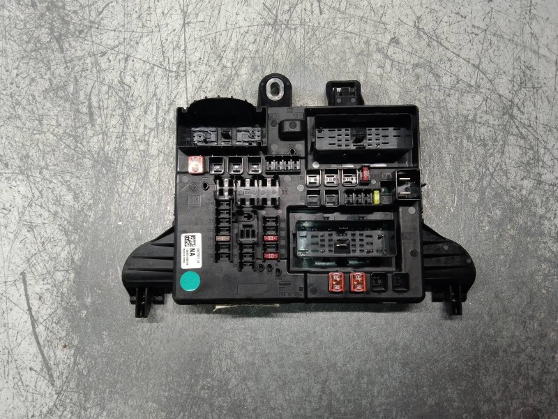 Recambio de caja reles / fusibles para opel insignia berlina cosmo referencia OEM IAM 13277317 544949969 