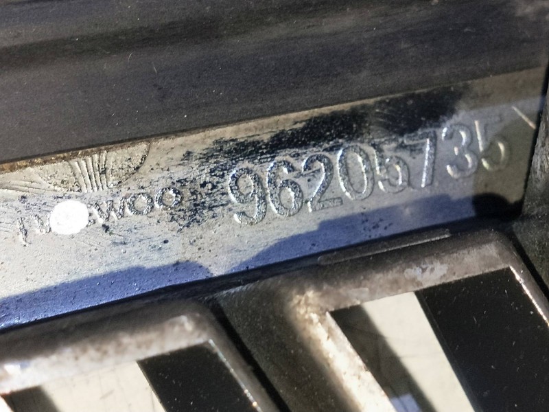 Recambio de rejilla delantera para daewoo leganza referencia OEM IAM 96205735  