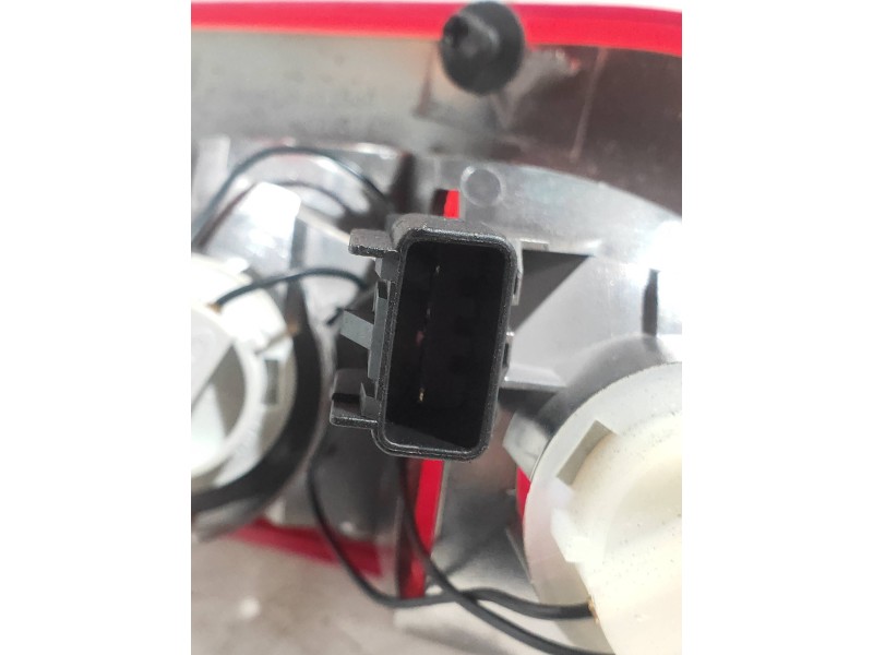 Recambio de piloto trasero derecho interior para opel insignia sports tourer 2.0 16v cdti referencia OEM IAM 22950970  