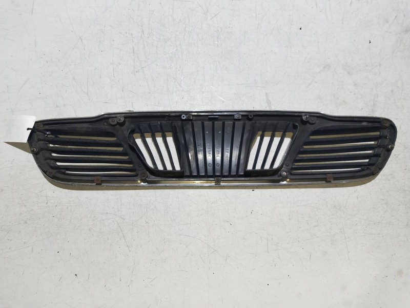 Recambio de rejilla delantera para daewoo lanos 1.5 cat referencia OEM IAM 96215294  