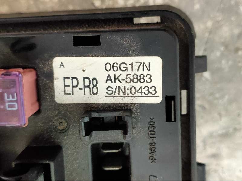 Recambio de caja reles / fusibles para ssangyong kyron 200 xdi limited referencia OEM IAM 06G17N AK5883 