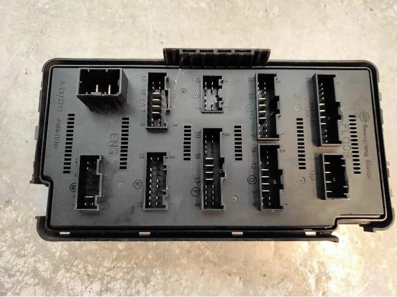 Recambio de caja reles / fusibles para ssangyong kyron 200 xdi limited referencia OEM IAM 06G17N AK5883 