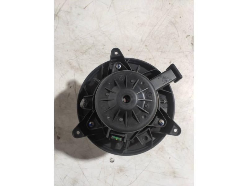 Recambio de motor calefaccion para opel insignia sports tourer 2.0 16v cdti referencia OEM IAM 1326513B  