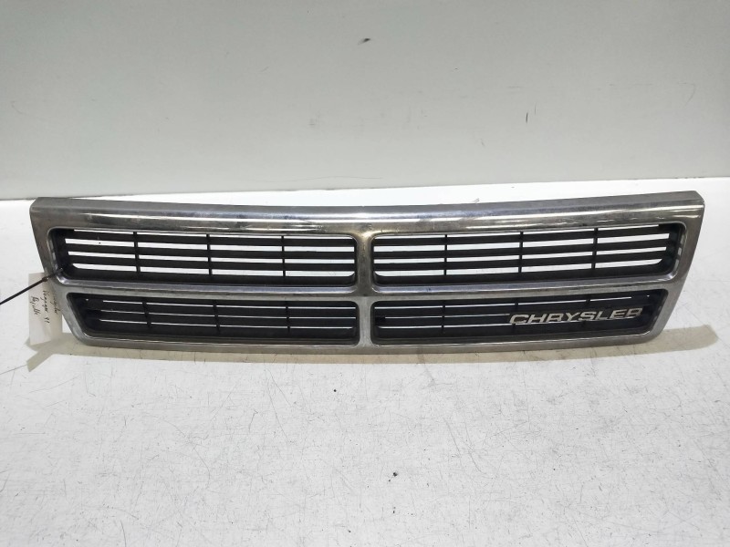 Recambio de rejilla delantera para chrysler voyager (es) referencia OEM IAM    Recambio de rejilla delantera para chrysler voyager (es) referencia OEM IAM