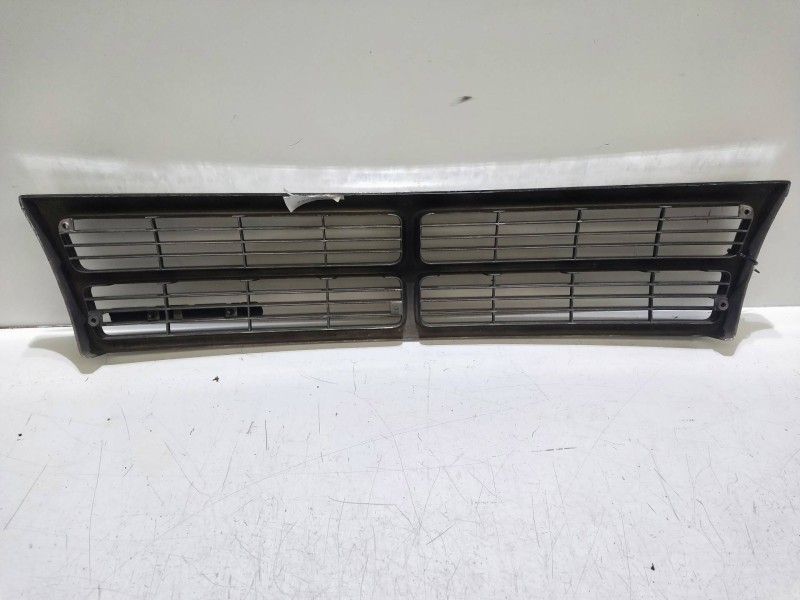 Recambio de rejilla delantera para chrysler voyager (es) referencia OEM IAM    Recambio de rejilla delantera para chrysler voyager (es) referencia OEM IAM