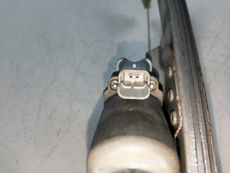 Recambio de elevalunas delantero derecho para peugeot 107 1.0 cat (384f) referencia OEM IAM 400842B  5P