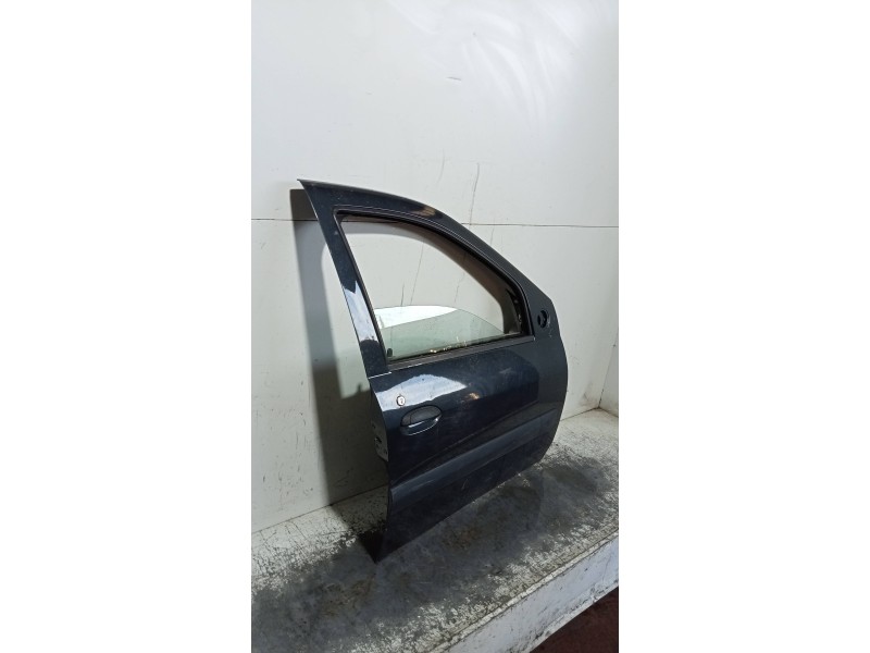 Recambio de puerta delantera derecha para dacia logan laureate referencia OEM IAM   