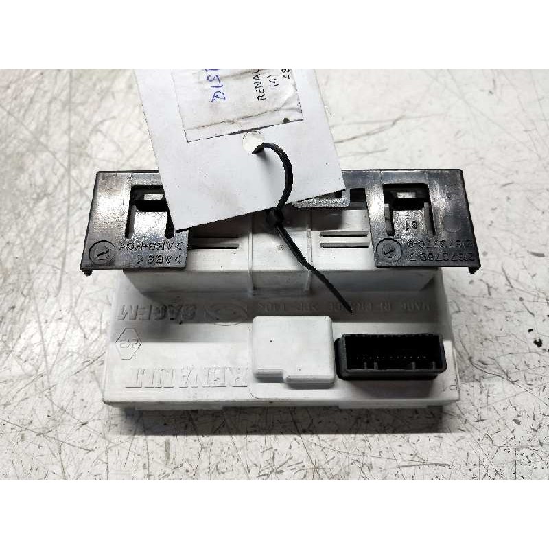 Recambio de pantalla multifuncion para renault megane ii berlina 5p 1.5 dci diesel referencia OEM IAM 8200350498A 216759961 