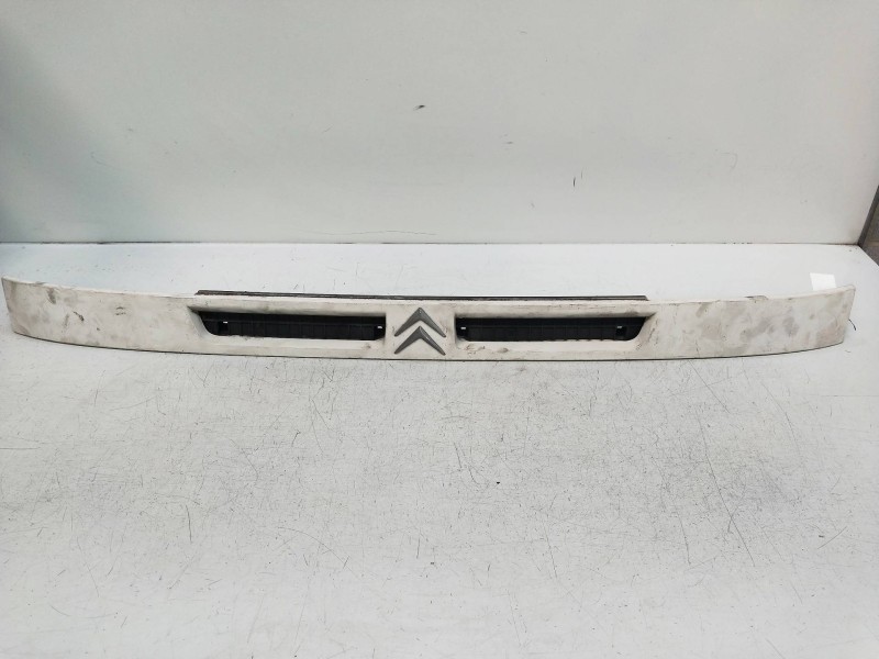 Recambio de rejilla delantera para citroen jumper caja cerrada (1) 2.5 diesel referencia OEM IAM 13050950080  