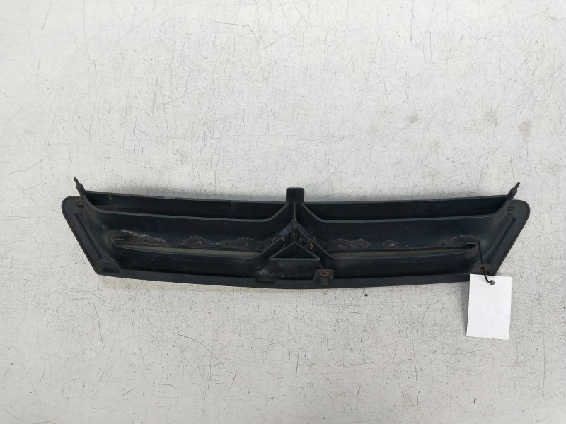 Recambio de rejilla delantera para citroen xsara berlina 1.9td attraction referencia OEM IAM   