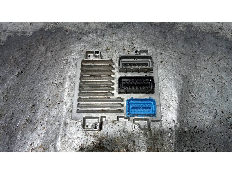 Recambio de centralita motor uce para opel astra j lim. 4türig selection referencia OEM IAM 12669136 12668866 AB6S