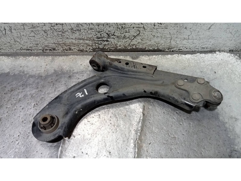 Recambio de brazo suspension inferior delantero izquierdo para peugeot 308 allure referencia OEM IAM   