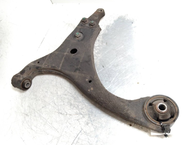 Recambio de brazo suspension inferior delantero derecho para kia cee´d 1.4 cat referencia OEM IAM   