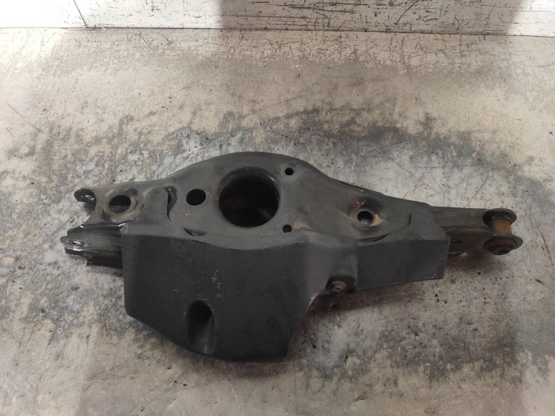 Recambio de brazo suspension inferior trasero izquierdo para toyota auris hybrid business referencia OEM IAM   4877012010