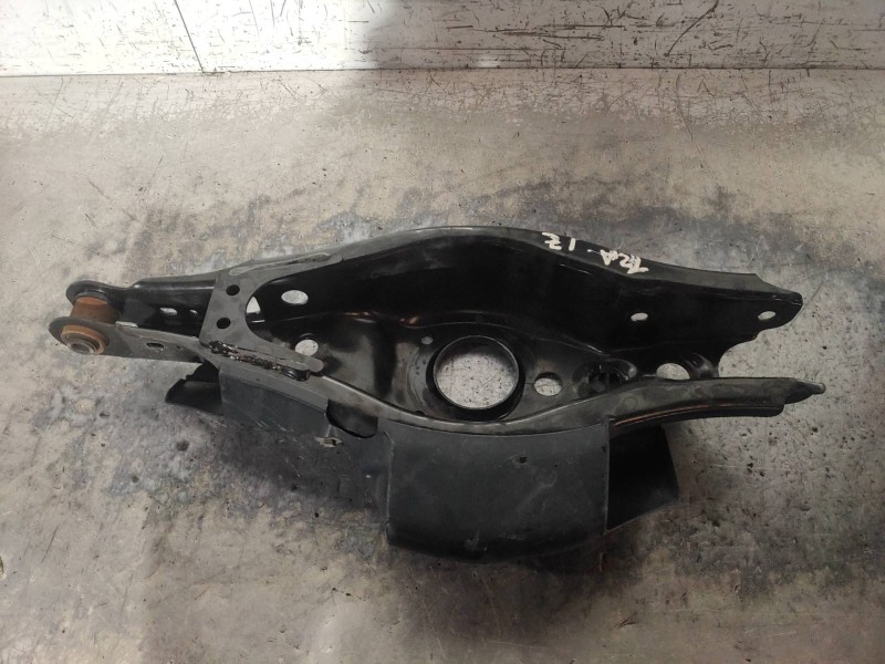 Recambio de brazo suspension inferior trasero izquierdo para toyota auris hybrid business referencia OEM IAM   4877012010