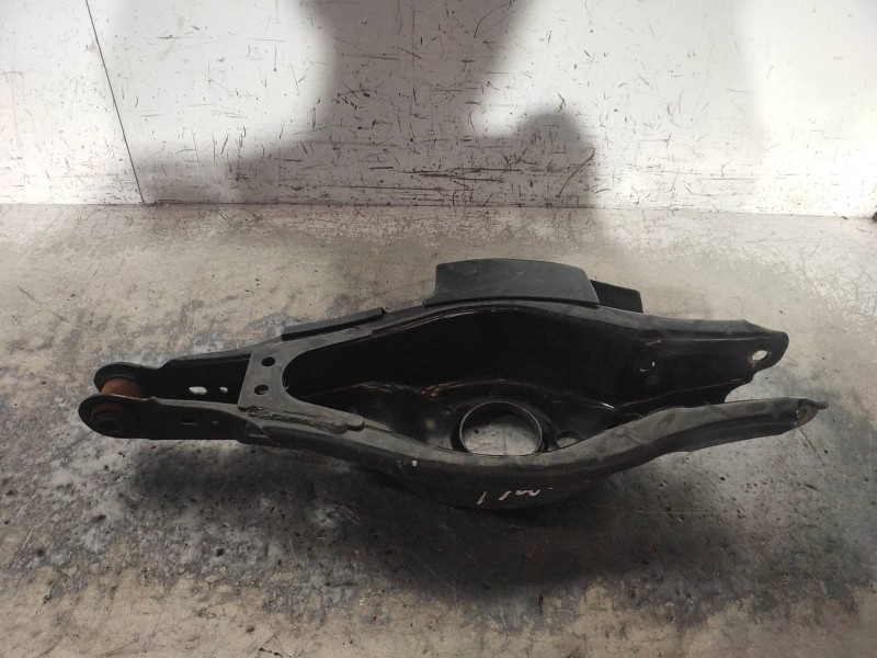 Recambio de brazo suspension inferior trasero derecho para toyota auris hybrid business referencia OEM IAM   4877012010