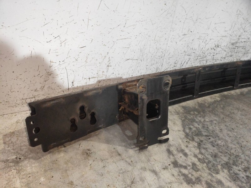 Recambio de refuerzo paragolpes delantero para land rover discovery 2.7 td v6 cat referencia OEM IAM   