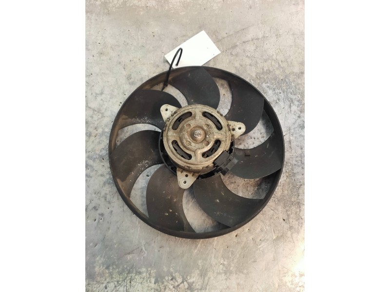 Recambio de electroventilador para renault master kombi l1h1 3,0t referencia OEM IAM 3L324313 5000794 5YY0435