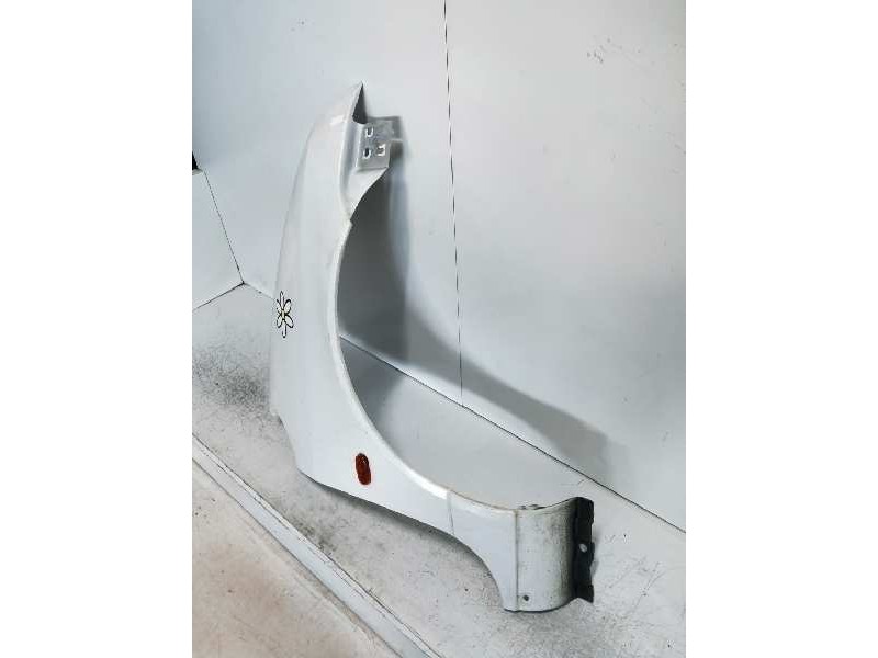 Recambio de aleta delantera derecha para renault twingo (co6) 1.2 referencia OEM IAM   