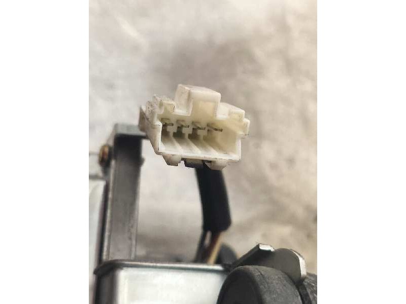 Recambio de motor limpia trasero para ssangyong rodius xdi referencia OEM IAM 8615021002  