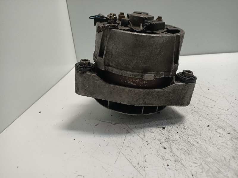 Recambio de alternador para bmw serie 7 (e23) 728i referencia OEM IAM 0120469560  BOSCH 80A