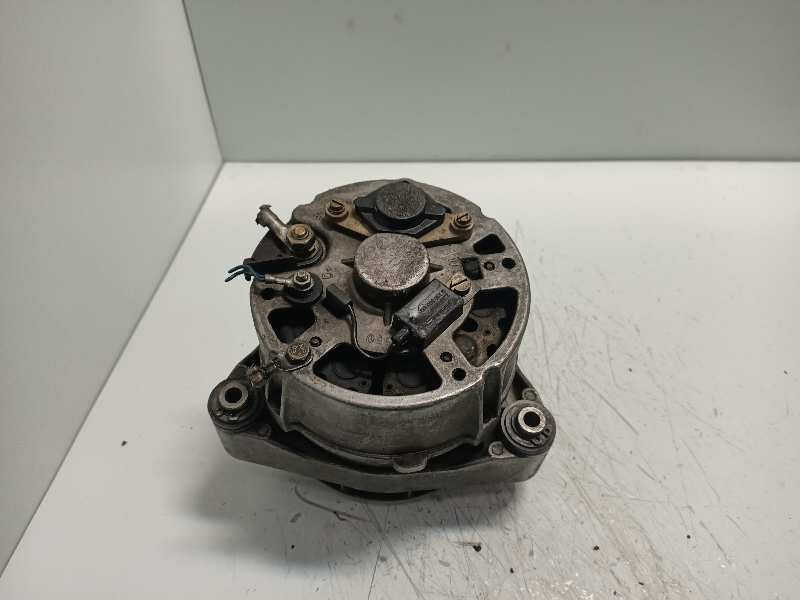 Recambio de alternador para bmw serie 7 (e23) 728i referencia OEM IAM 0120469560  BOSCH 80A