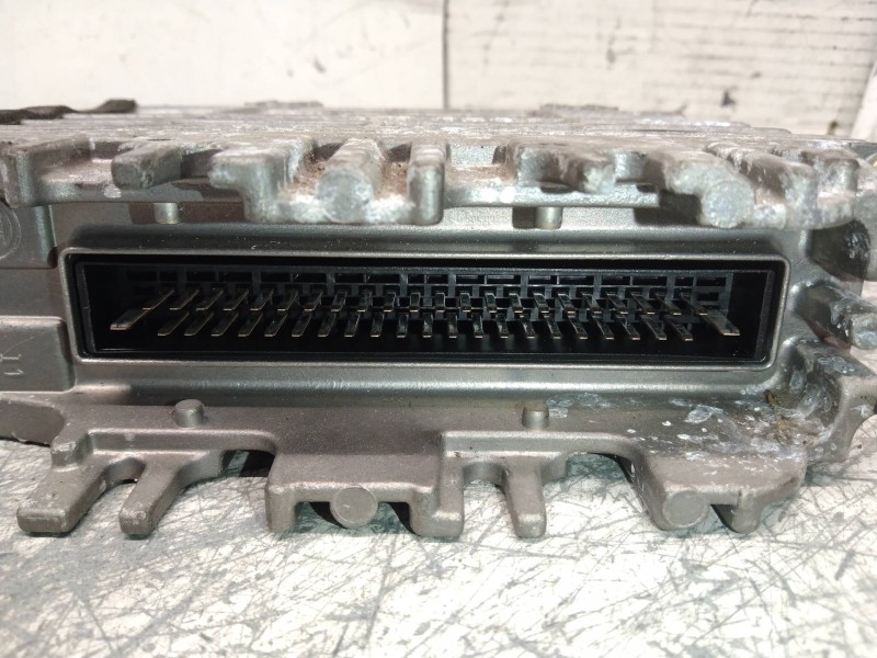 Recambio de centralita motor uce para volkswagen polo berlina (6n1) air referencia OEM IAM 0261203914 0261203915 030906027K