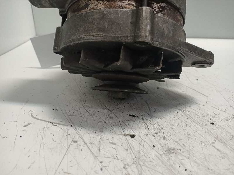 Recambio de alternador para bmw serie 7 (e32) 735i referencia OEM IAM 0120469775  BOSCH 90A