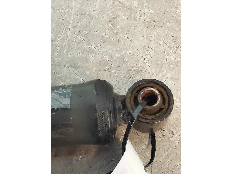 Recambio de amortiguador trasero derecho para ssangyong rodius xdi referencia OEM IAM 4531021000  