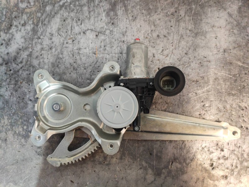 Recambio de elevalunas trasero derecho para toyota corolla (e15) luna referencia OEM IAM   