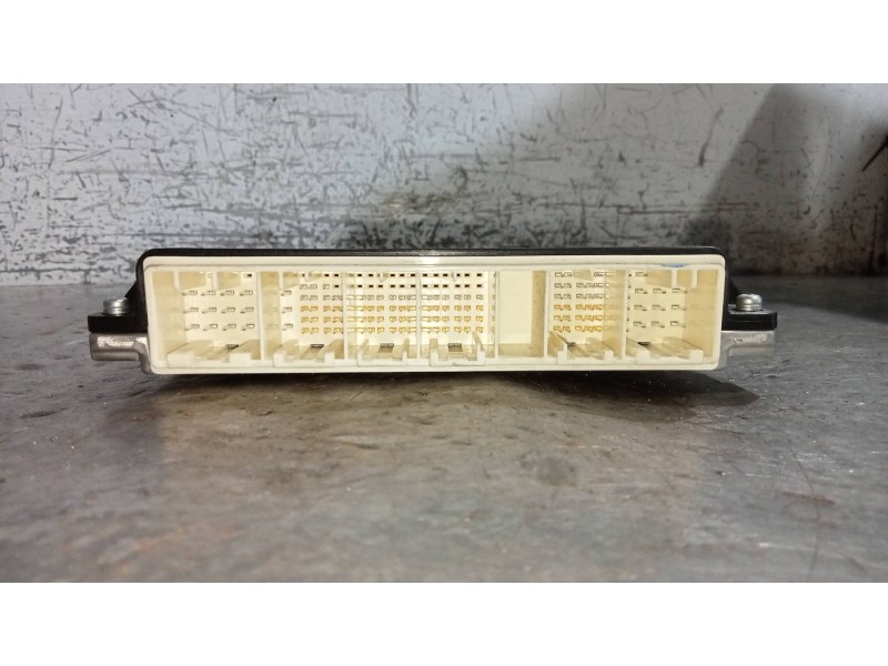 Recambio de centralita motor uce para toyota land cruiser (j15) basis referencia OEM IAM 2759009030 8966160W81 