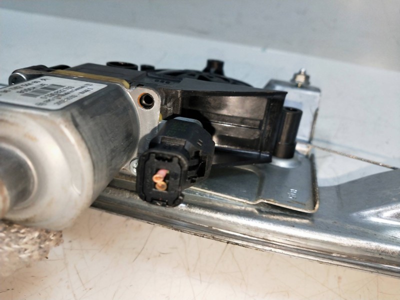 Recambio de elevalunas delantero izquierdo para peugeot 208 1.4 hdi fap referencia OEM IAM 9674254480 5P 