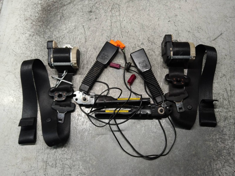 Recambio de juego cinturones delantero para ford focus lim. (cb4) titanium referencia OEM IAM   3P