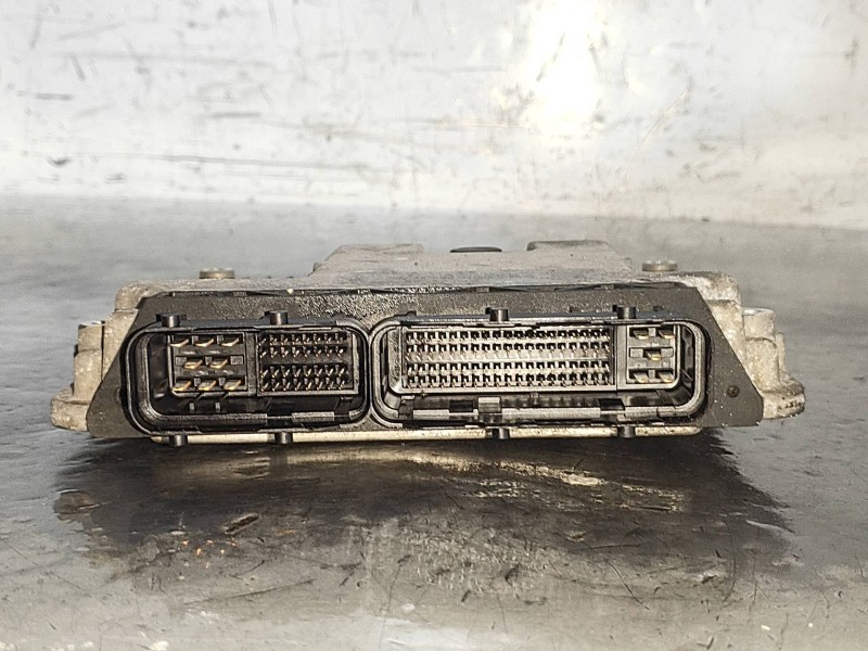 Recambio de centralita motor uce para toyota corolla (e15) luna referencia OEM IAM 0281013413 8966102E10 