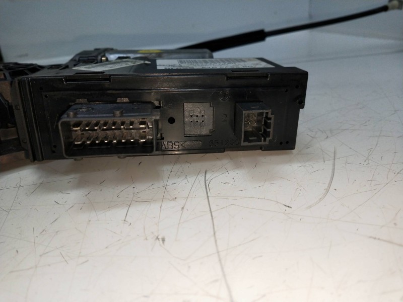 Recambio de elevalunas delantero derecho para peugeot 307 (s1) xs referencia OEM IAM 9637131180 990837101 3P Recambio de elevalunas delantero derecho para peugeot 307 (s1) xs referencia OEM IAM 9637131180 990837101 3P