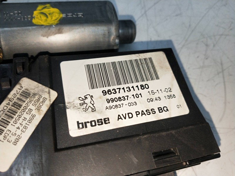 Recambio de elevalunas delantero derecho para peugeot 307 (s1) xs referencia OEM IAM 9637131180 990837101 3P Recambio de elevalunas delantero derecho para peugeot 307 (s1) xs referencia OEM IAM 9637131180 990837101 3P