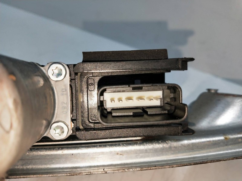 Recambio de elevalunas trasero izquierdo para peugeot 308 sw sport referencia OEM IAM 9680692380  5P R