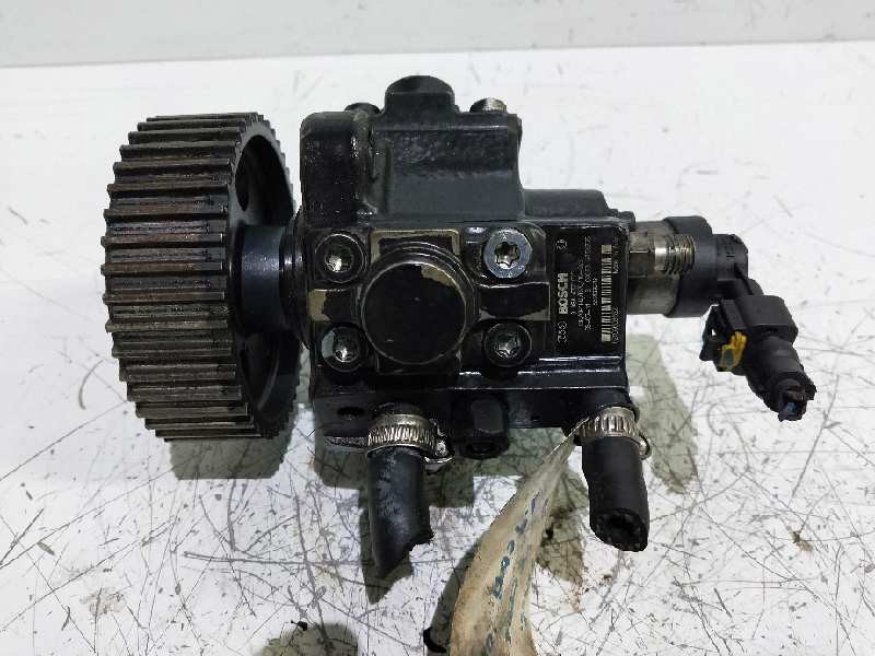 Recambio de bomba inyeccion para opel vectra c berlina 1.9 cdti referencia OEM IAM 0986437025 BOSCH 
