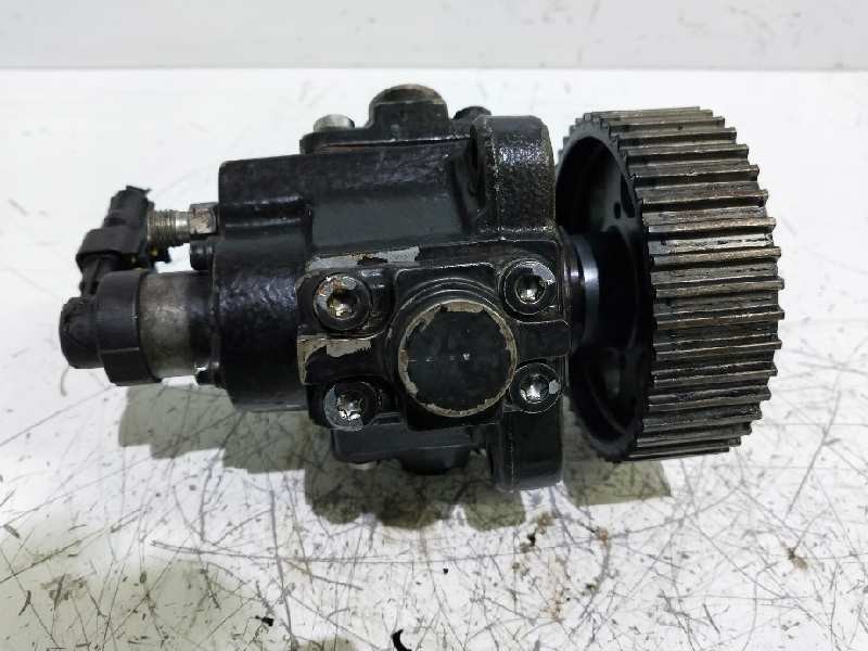 Recambio de bomba inyeccion para opel vectra c berlina 1.9 cdti referencia OEM IAM 0986437025 BOSCH 